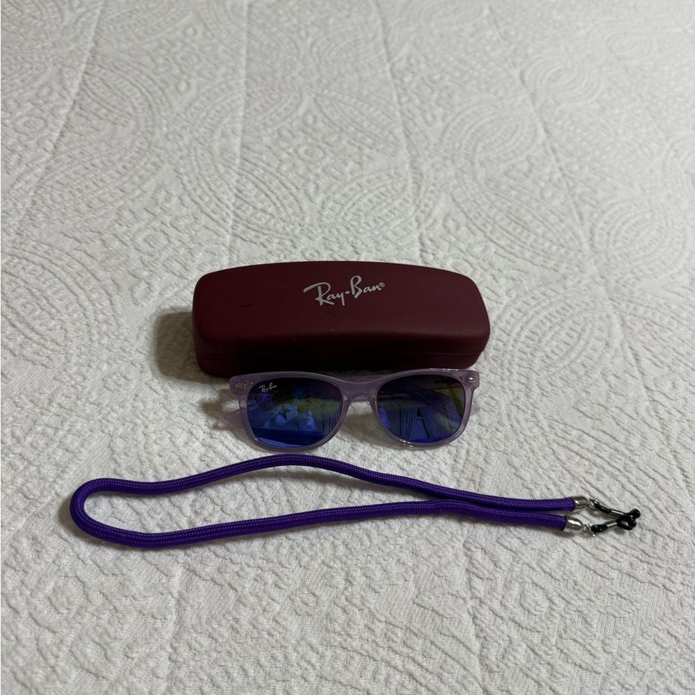 Ray-Ban wayfarer Lavender Sunglasses with Burgundy Case never used.